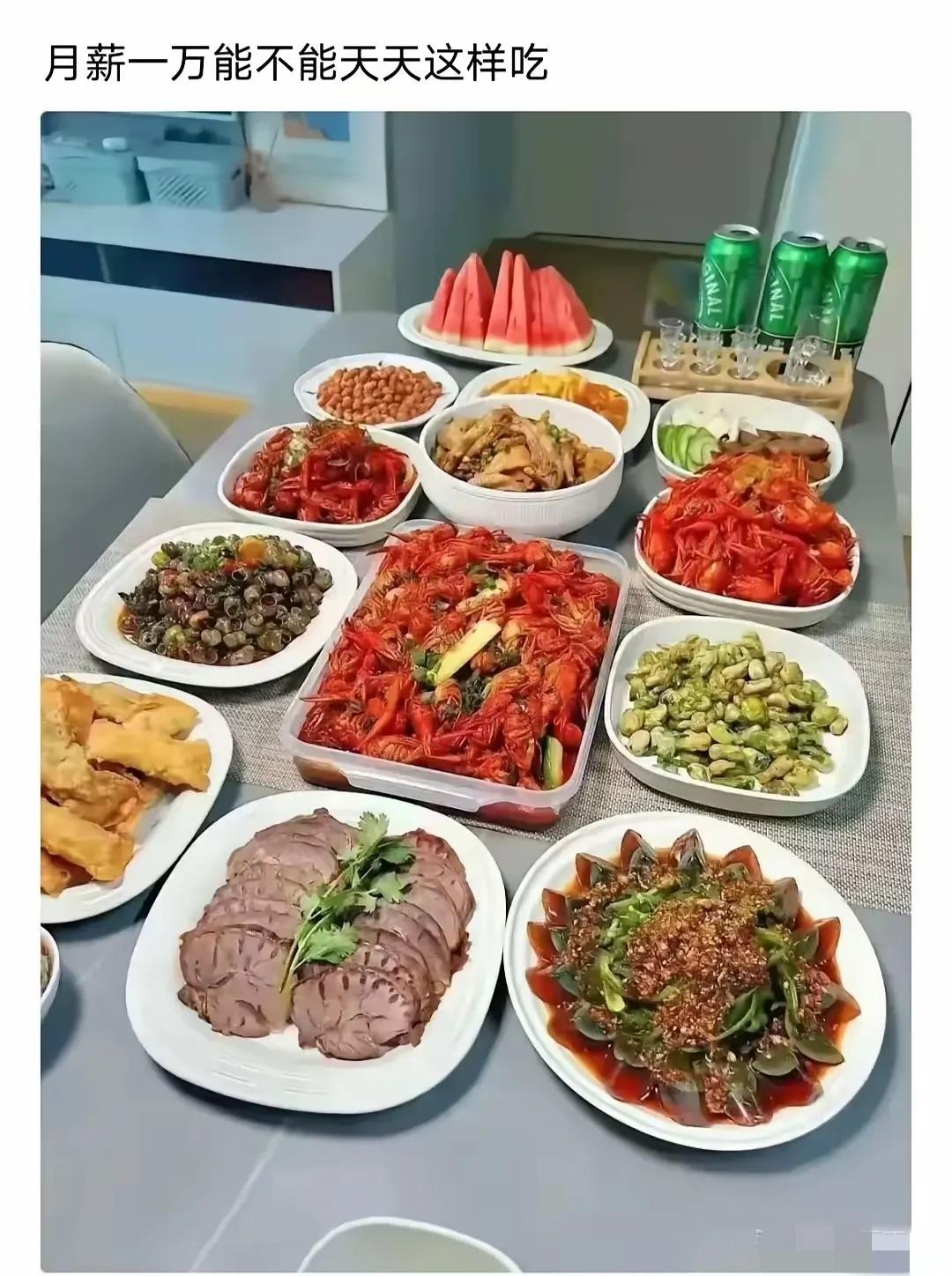 你就说，二线省会城市，一万的月薪，能不能每天这样吃？