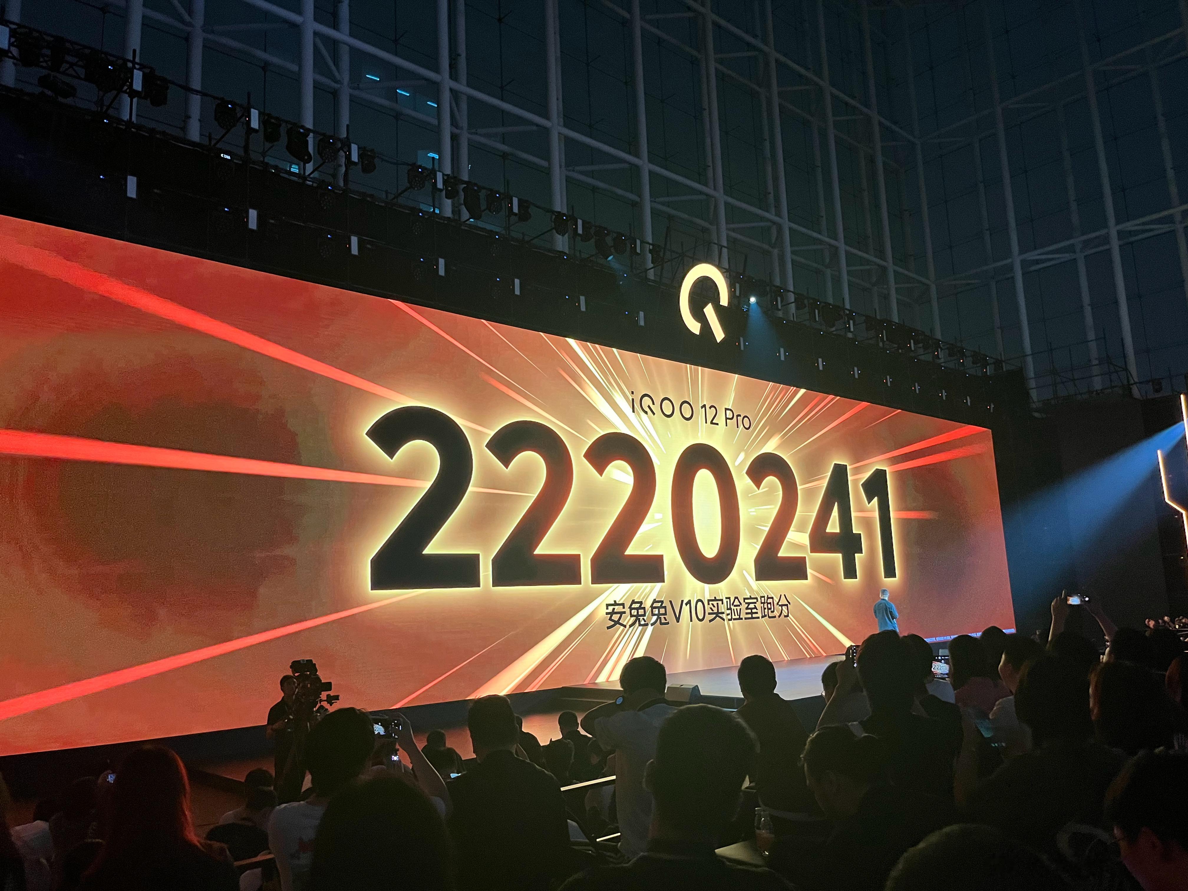 220 万分！！！跑分不是唯一，但是也是最直观的能直接看到机器的表现如何[举手]