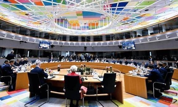 最近，欧盟通过了给乌克兰900亿欧元的贷款决议，估计这些贷款大概率会打了水漂。在