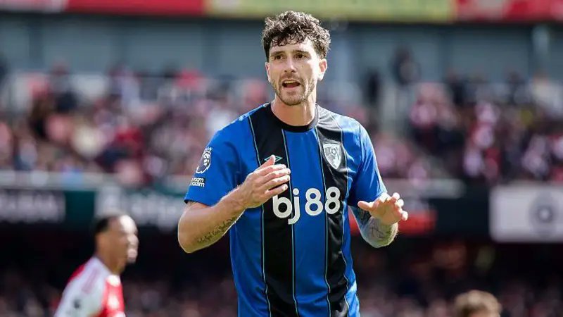 🚨 利亚姆·罗西尼尔还暗示将在夏季为他的球队引进一名更具身体对抗能力的后卫，然