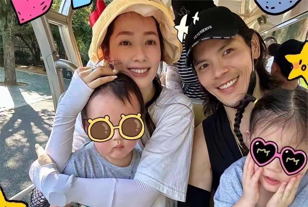 郭碧婷带着自家孩子与两个妹妹的孩子，身体抱恙的老父亲，十多口人浩浩荡荡去云南旅行