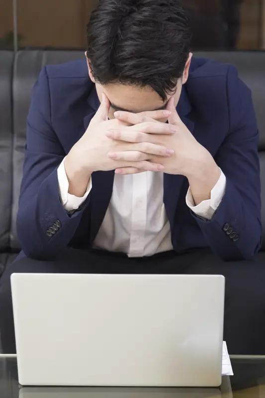 我坚决支持关闭所有网贷平台。现在网贷就是年轻人的“甜蜜陷阱”，危害极大。
   