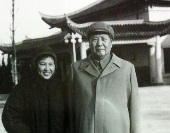 1976年10月，谢静宜被撤销一切职务，接受隔离审查。在审查的过程中，她的认错态