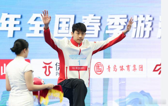 18岁张展硕当下极限发挥竟然已超潘展乐马尔尚 出道两年来成绩一路上扬就没停过  