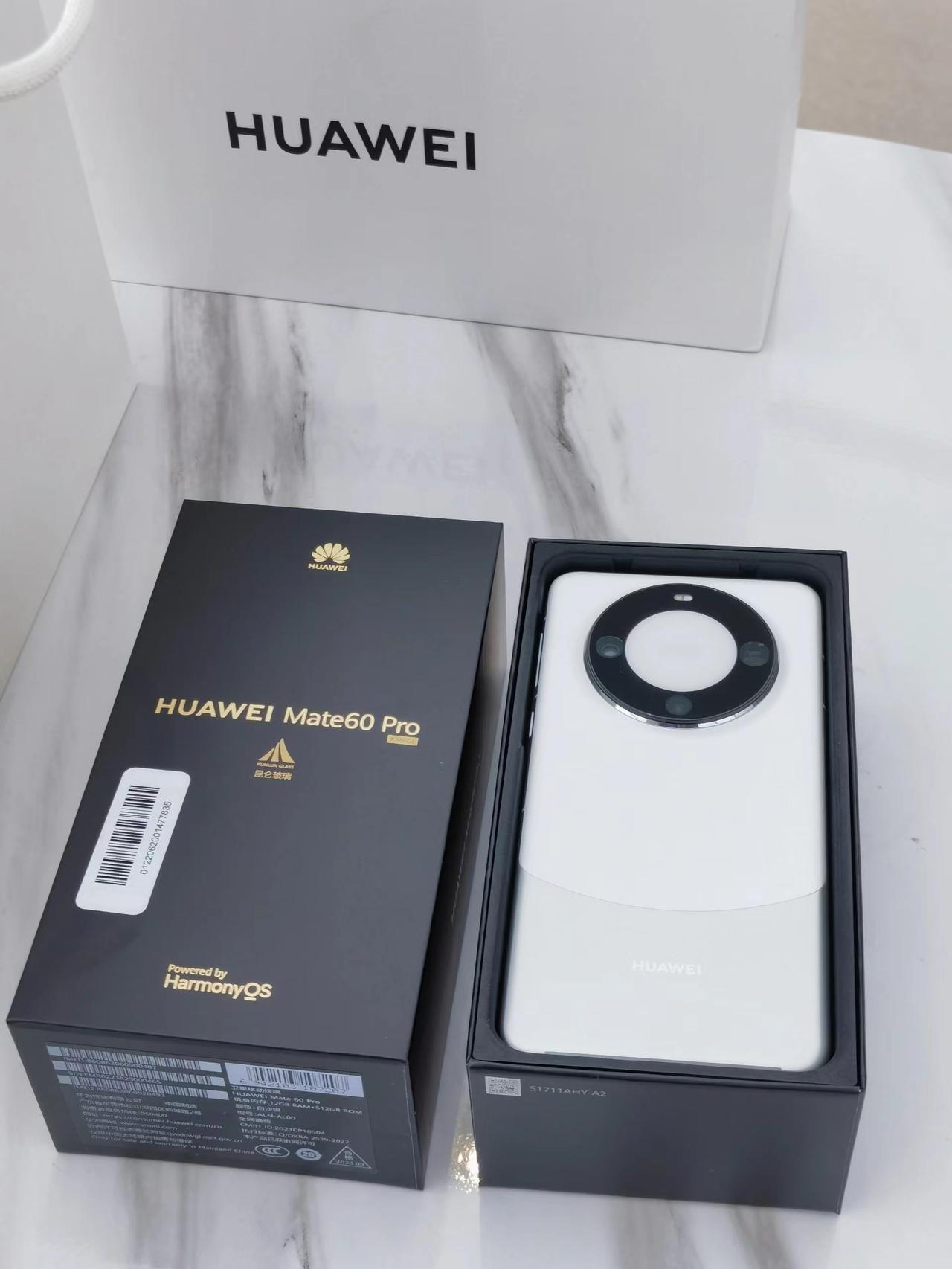 这次是真的，华为Mate60 Pro外观和包装都泄露了，有一点点早，不过也没所谓