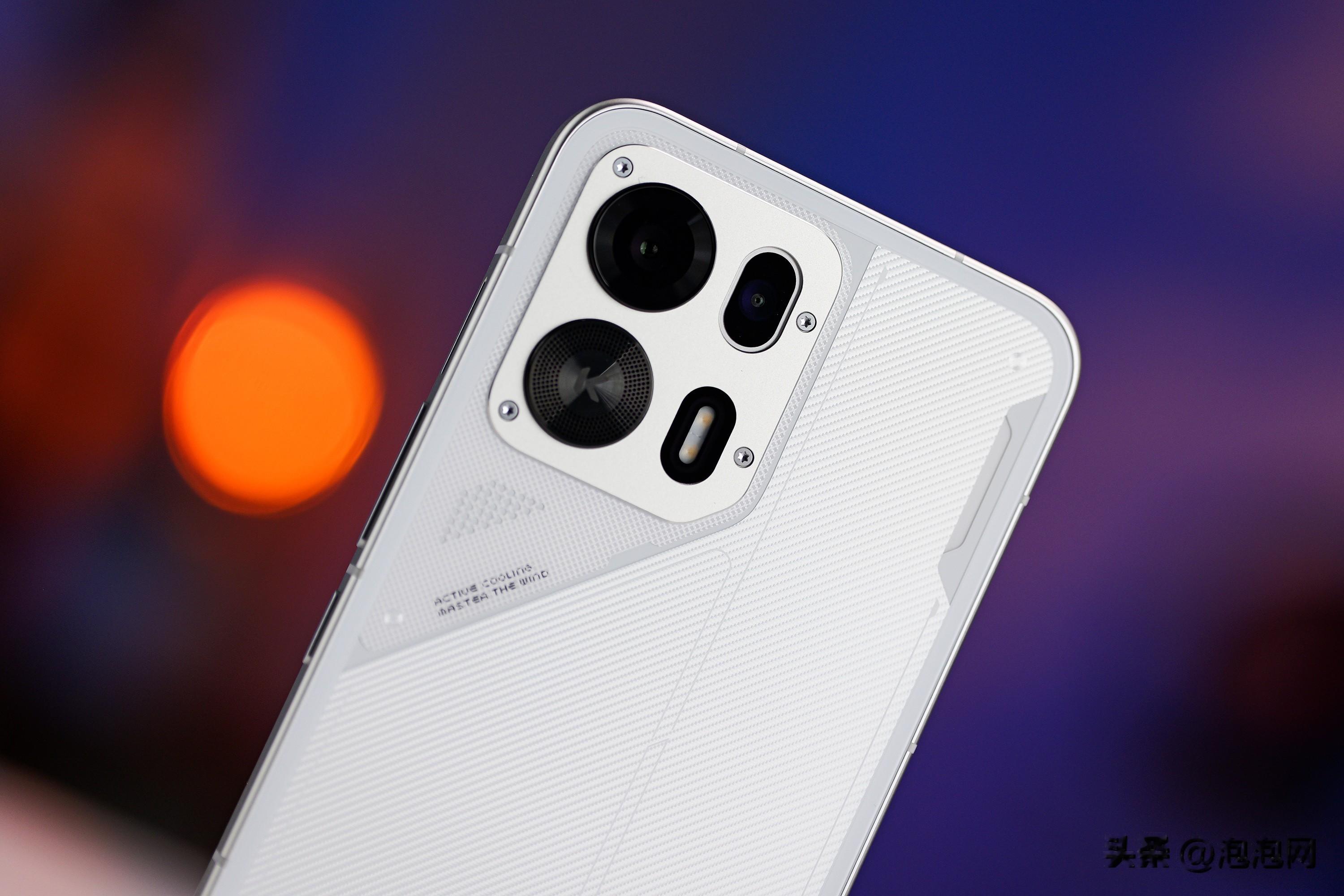 OPPO K15 Pro圖賞：潮流機甲設計+呼吸燈，電競氛圍感拉滿