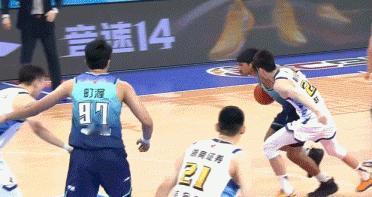 定海神针！胡金秋13中11砍下28分8板 正负值+13cba