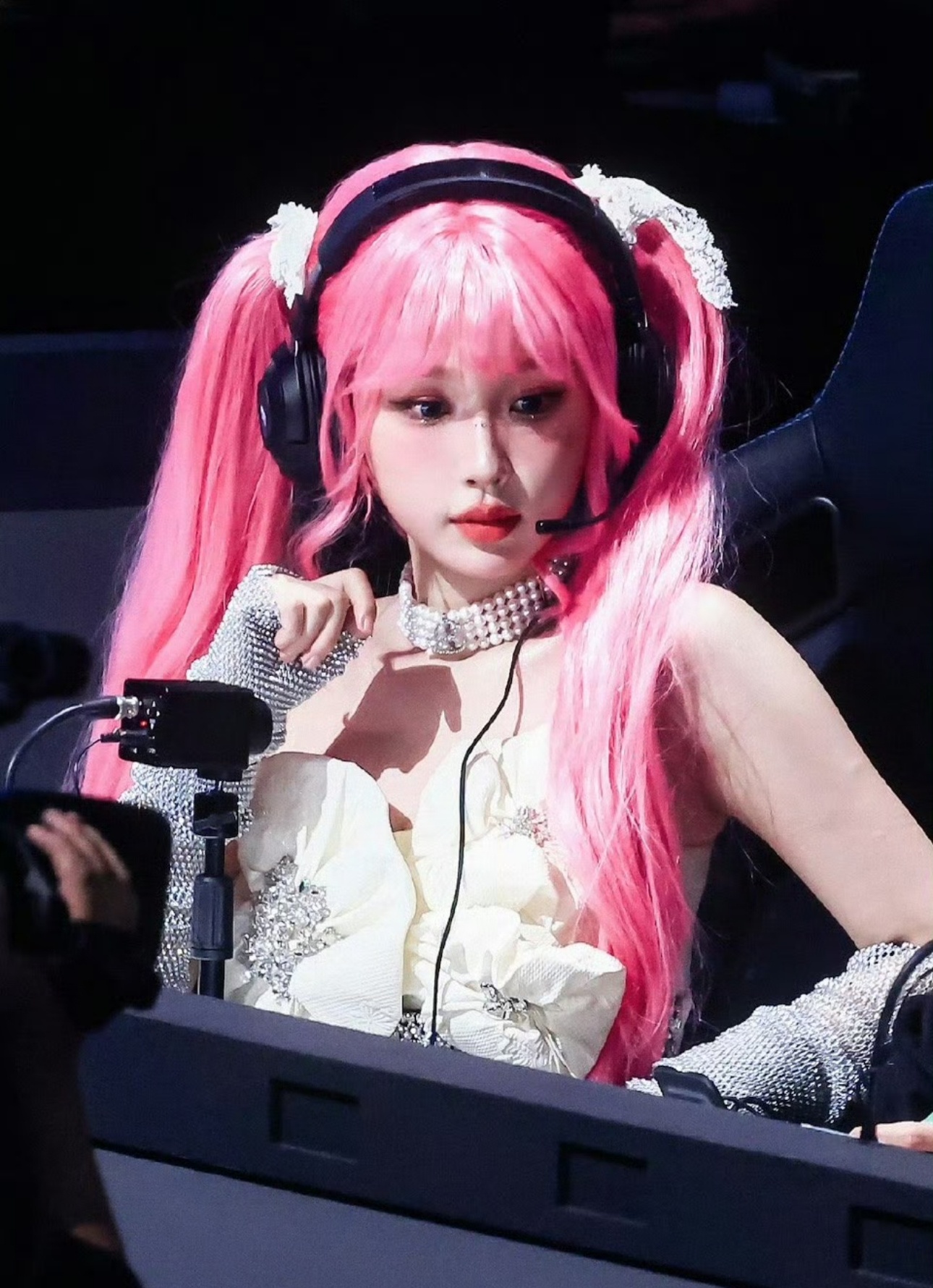虞书欣cos焦糖拿铁，不开玩笑，就该🎀本体小舒心穿，萌没边儿了！！！ ​​​