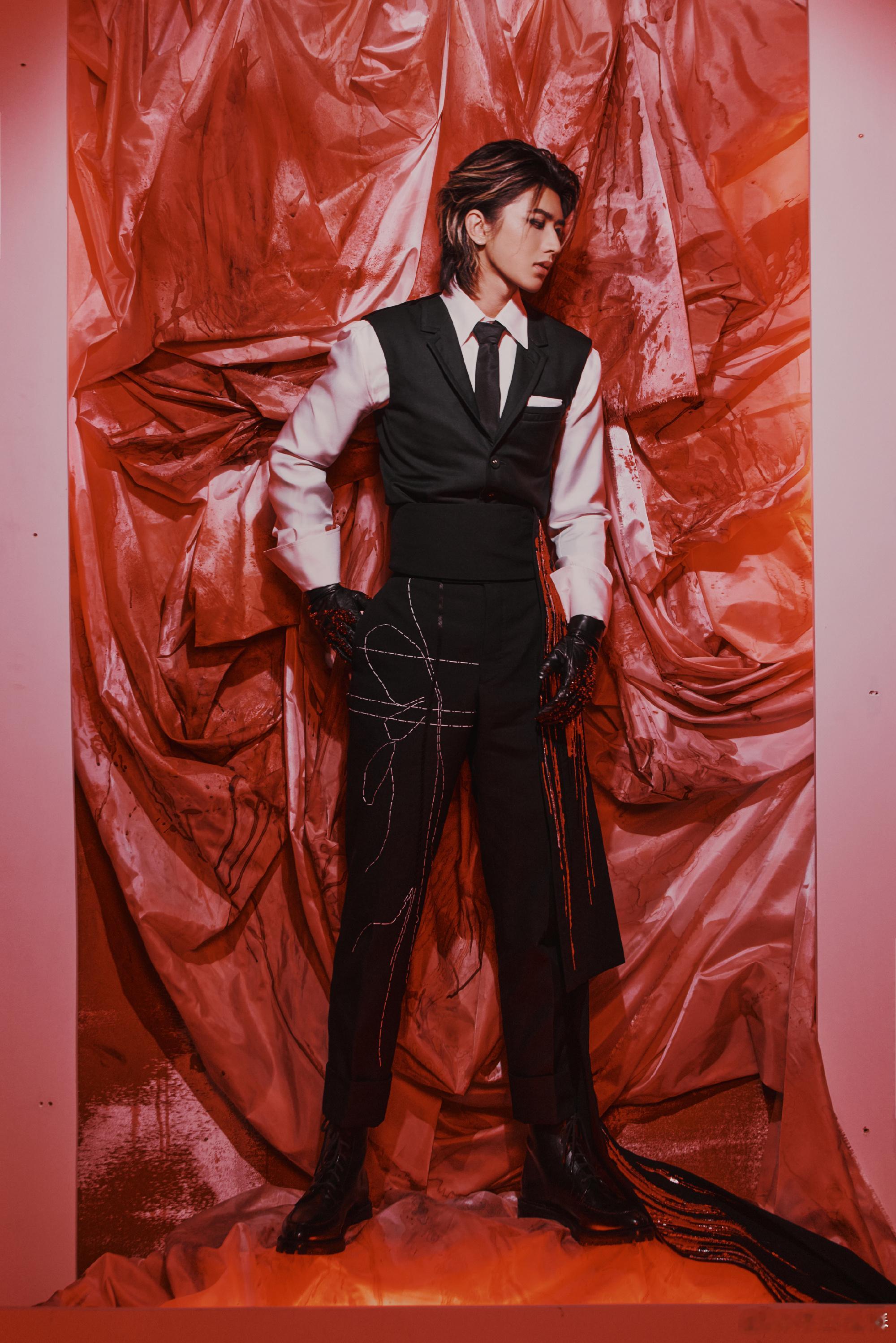 蔡徐坤闪耀MetGala 蔡徐坤在Met Gala上的造型让大家惊艳不已，Tho