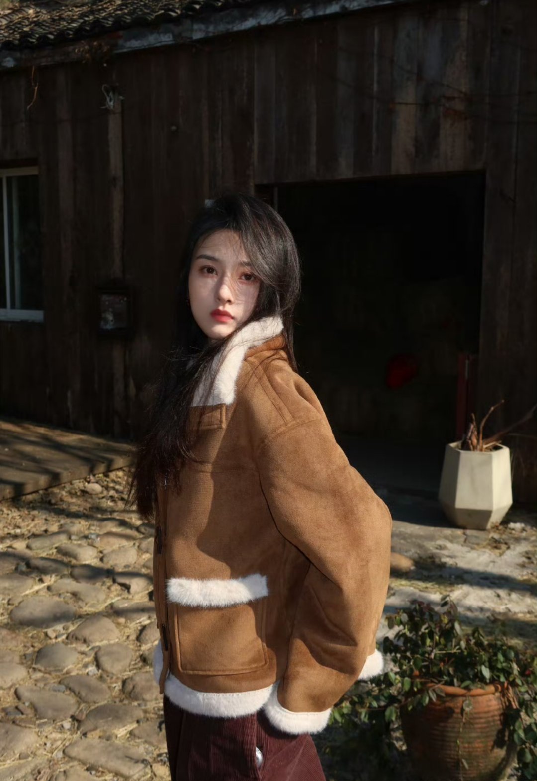 宋祖儿摸摸小鹅头 永远万事不用愁 顺顺利利