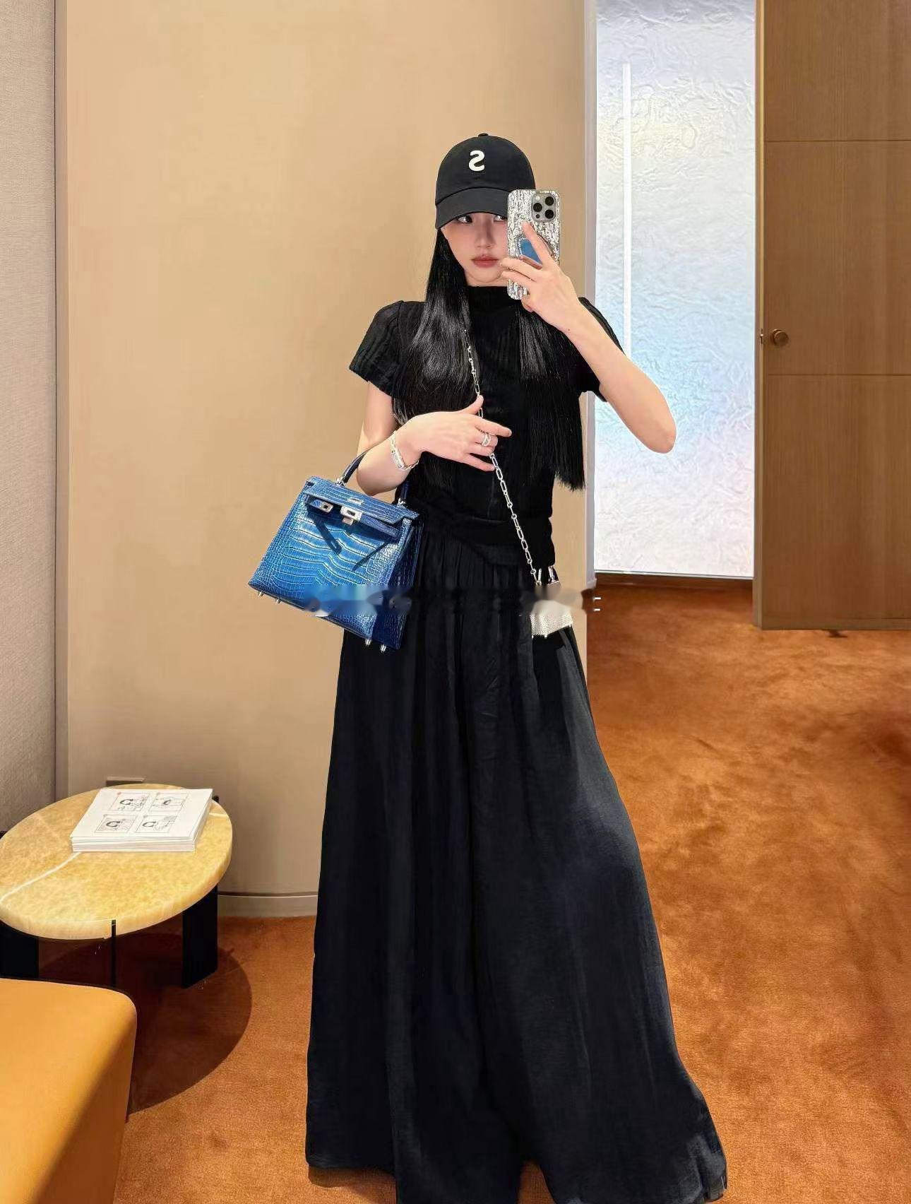 Aizome蓝染系列也太美了在不同的光线和角度下，呈现出不同的效果，绝对艺术品般
