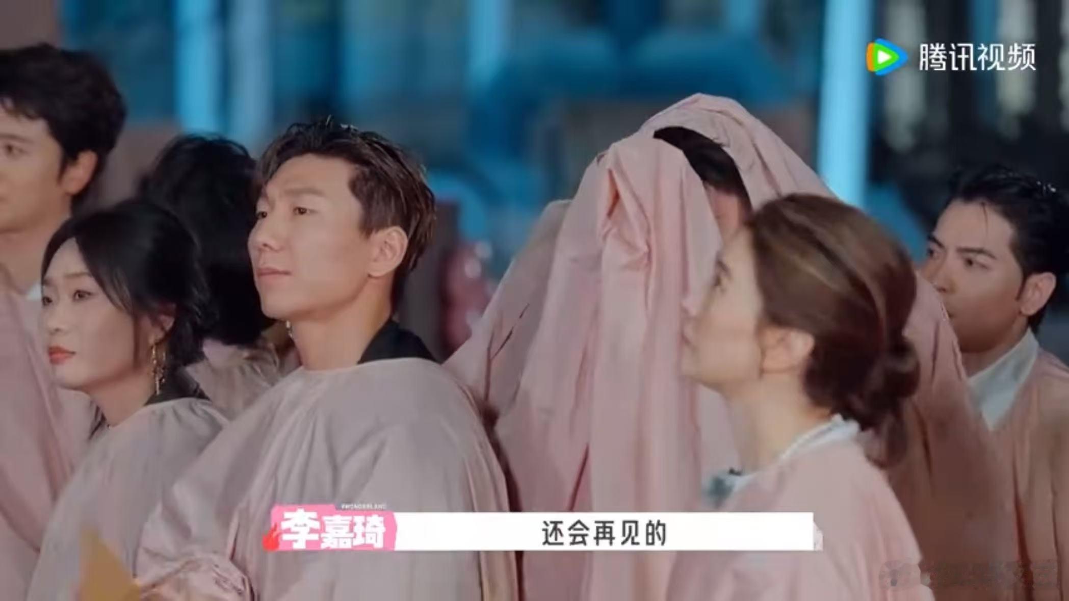 桃花坞是王子奇的避风港王子奇骨子里的温柔感性抛开聚光灯下的拘谨束缚，王子奇在桃花