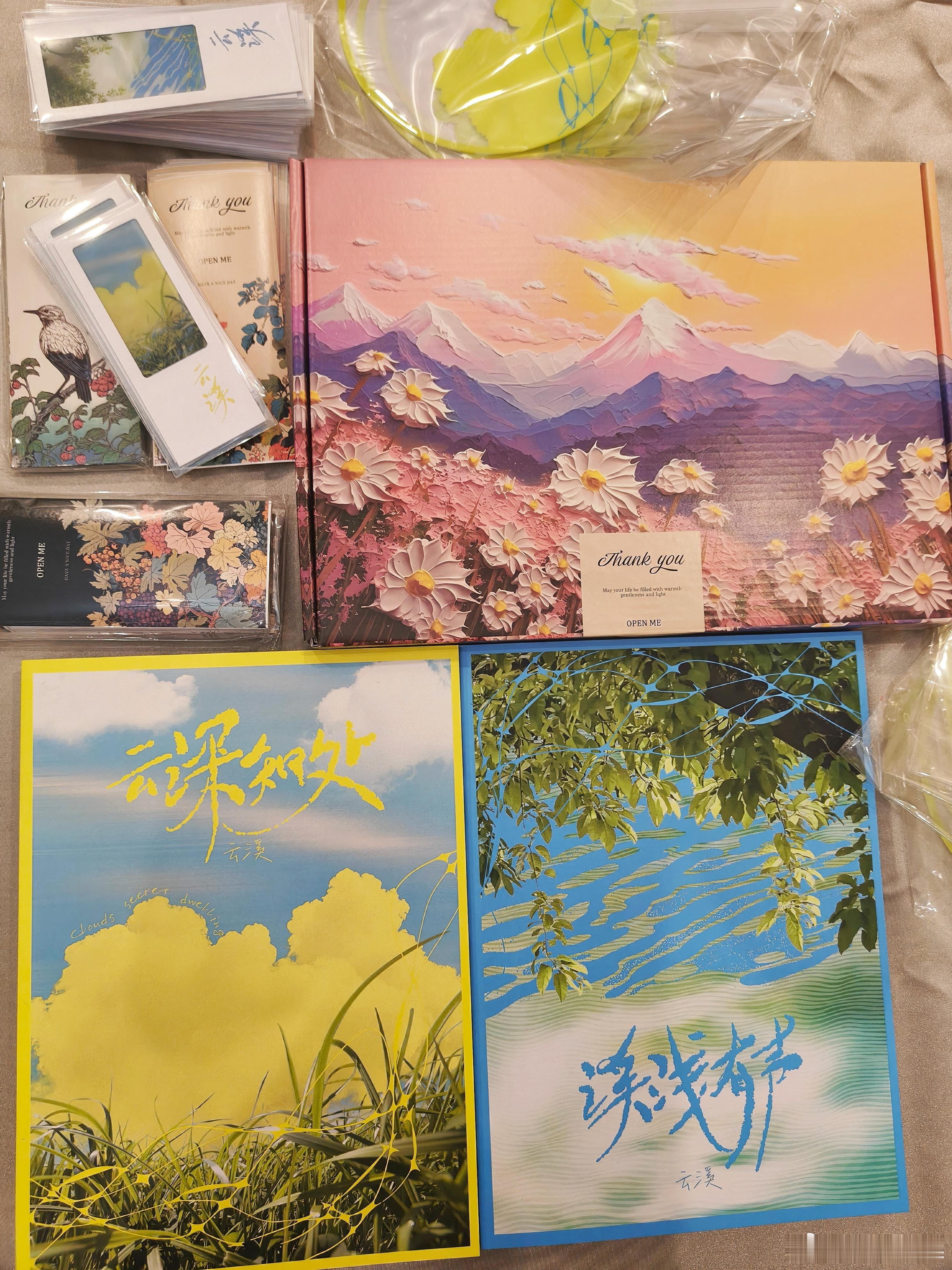 包装女工启动，因为真爱版的小周边还没做好，所以先陆续发标准版和典藏版，等全部东西