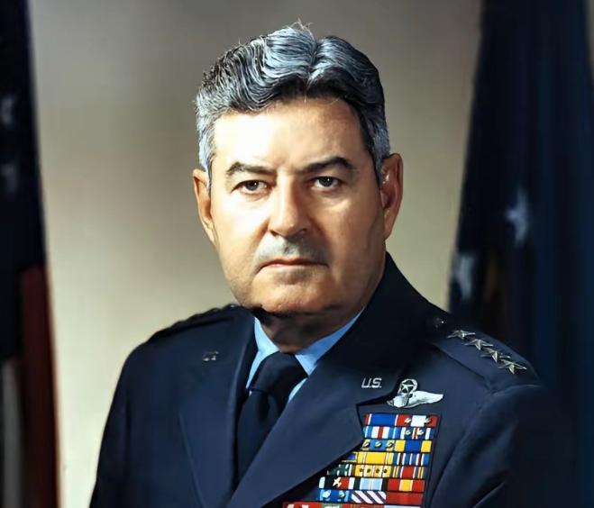 1944年，美军轰炸东京六个多月，扔了一万多吨炸弹，可日本工厂照常生产，美军还损