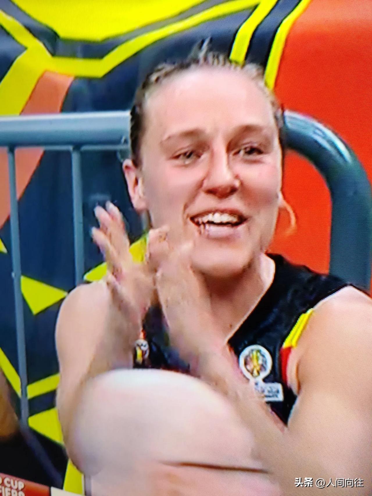 女篮世界杯资格赛武汉赛区比利时女篮99比70大胜巴西队，比利时女篮毫无悬念赢得首