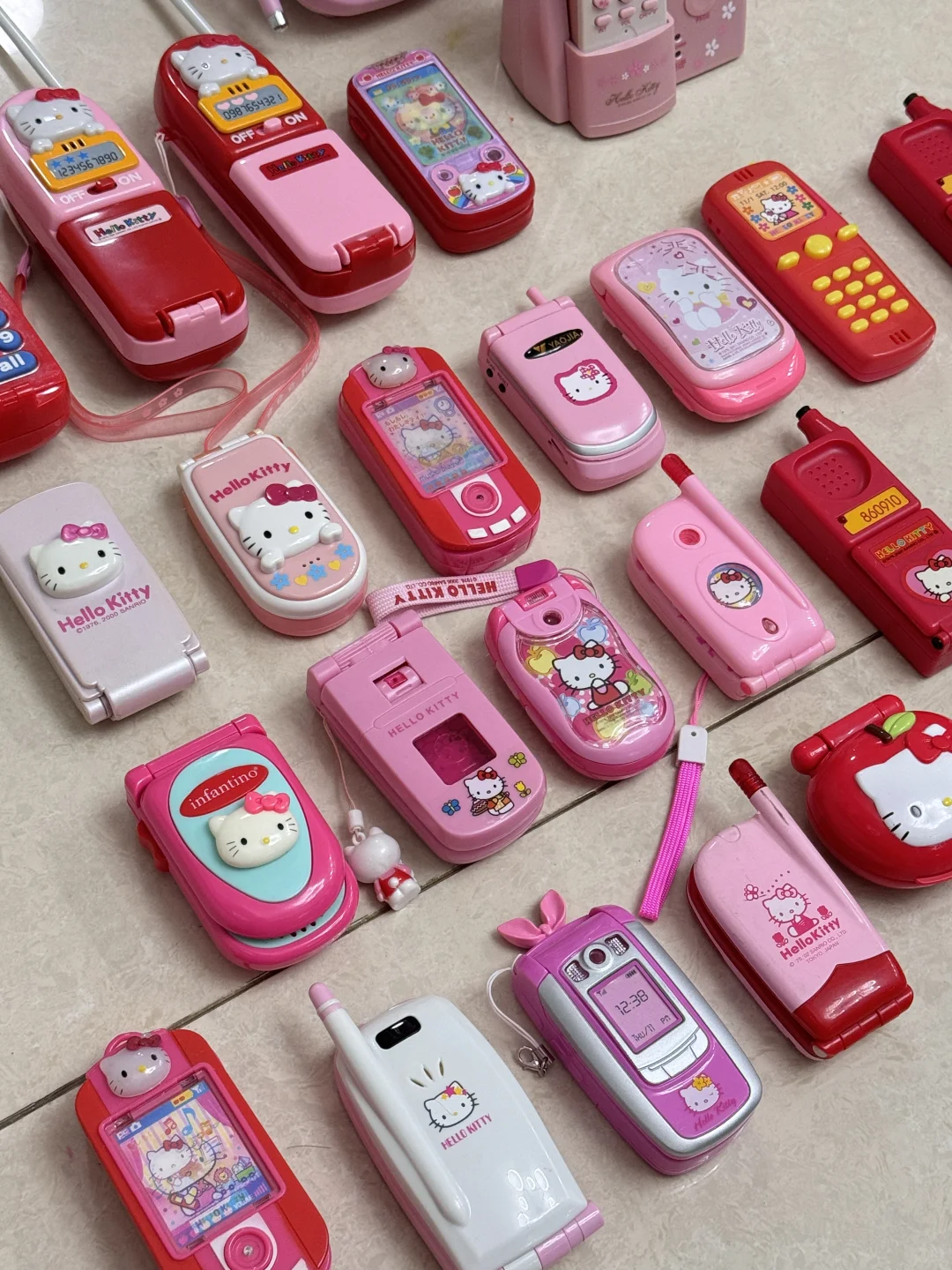 ✧*｡٩(ˊᗜˋ*)و✧*｡HelloKitty玩具手机✧⁺⸜