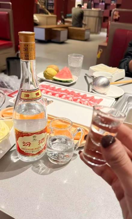 难道中国人真的喝不动了吗？啤酒从2013年巅峰产量5000万吨，现在只剩3500