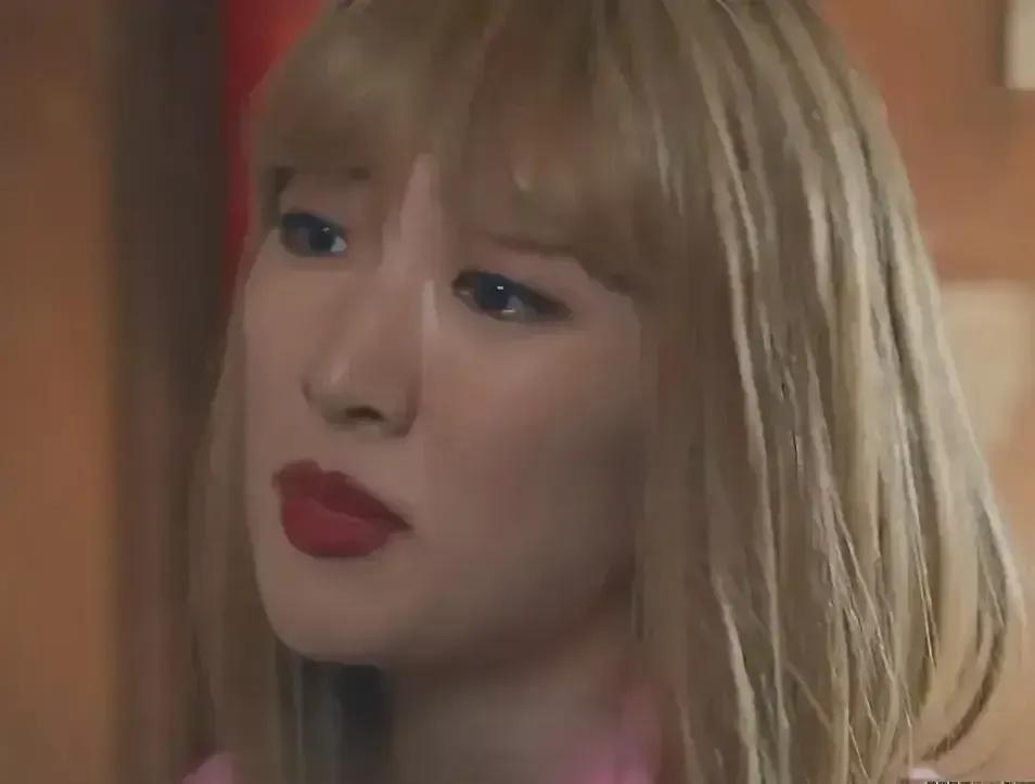 看到姚安娜猎冰剧照，我以为是杨紫…。大家看看，是不是挺像的？图2化上图1的大浓妆