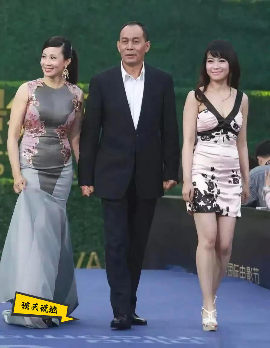 张光北一家三口同框，老婆女儿颜值不输明星 ​​​