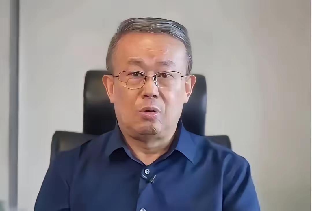 项立刚在直接开炮，说取消高考就是给权贵开后门。他拿历史数据说话，当年推荐制一搞，