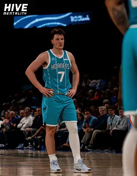 黄蜂主场113比118不敌骑士，但克尼佩尔却创造记录。克尼佩尔出战37分4秒，投