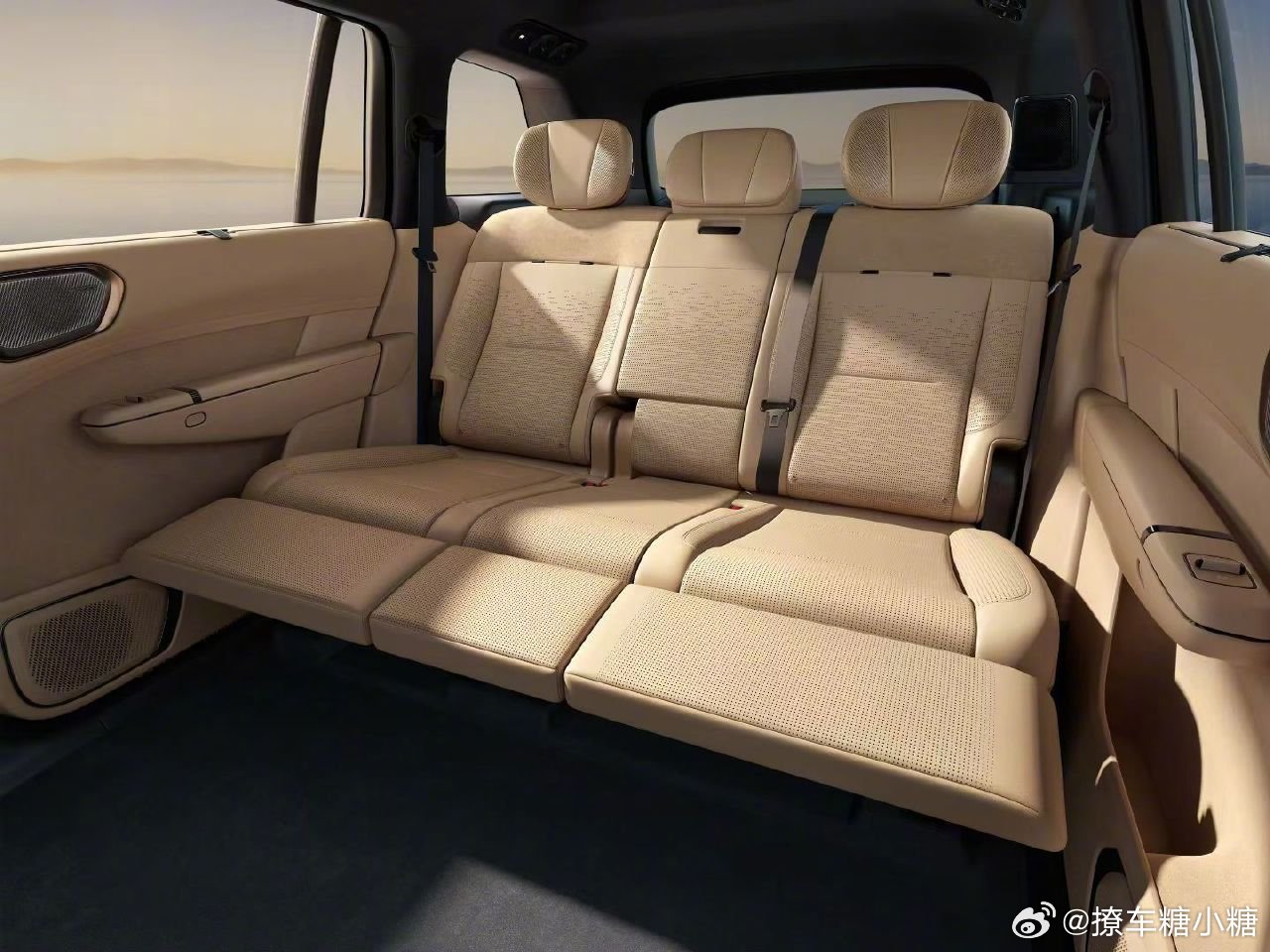 领克900大五座万物皆可装大V聊车 领克900现在能场景随心切换，既能化身灵活大