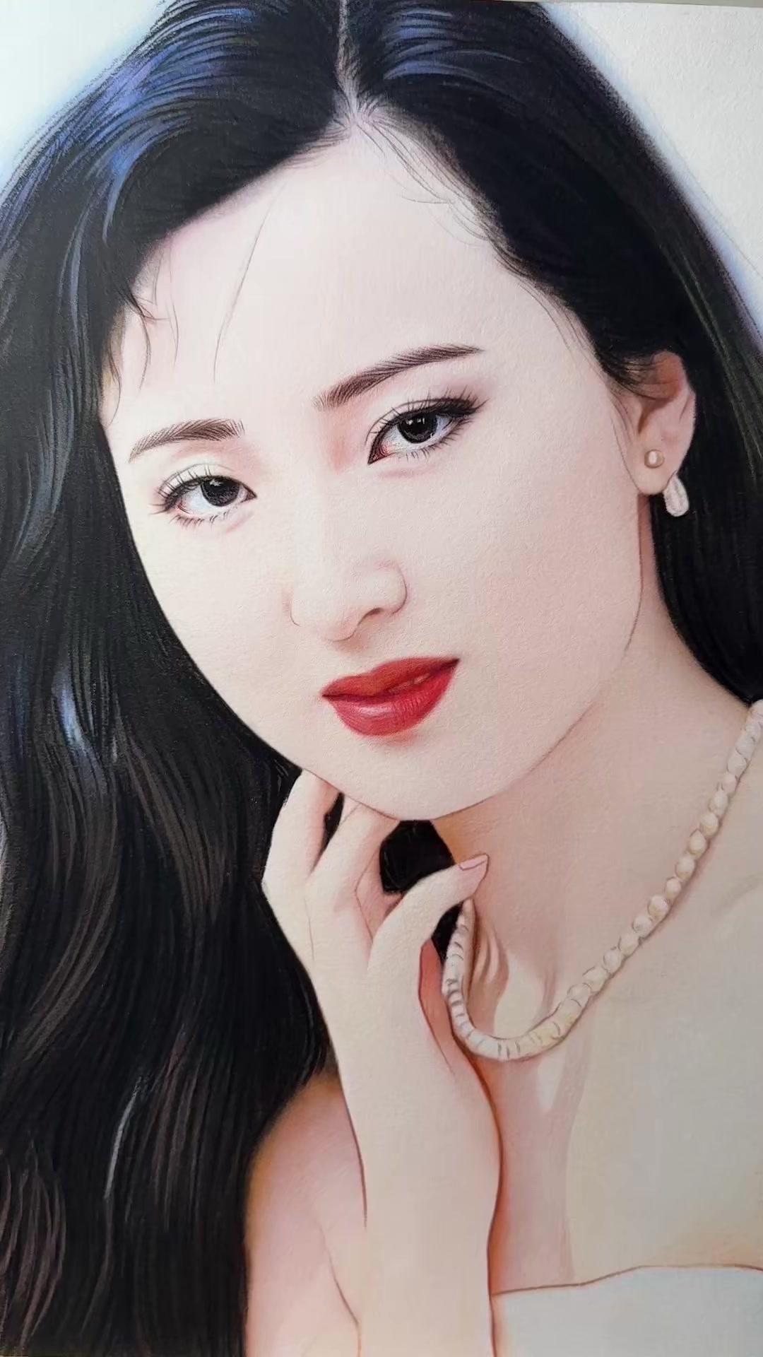 陈晓旭的林黛玉，是刻在荧幕的永恒经典。从鞍山话剧团走出的她，以灵气演绎着绛珠仙草