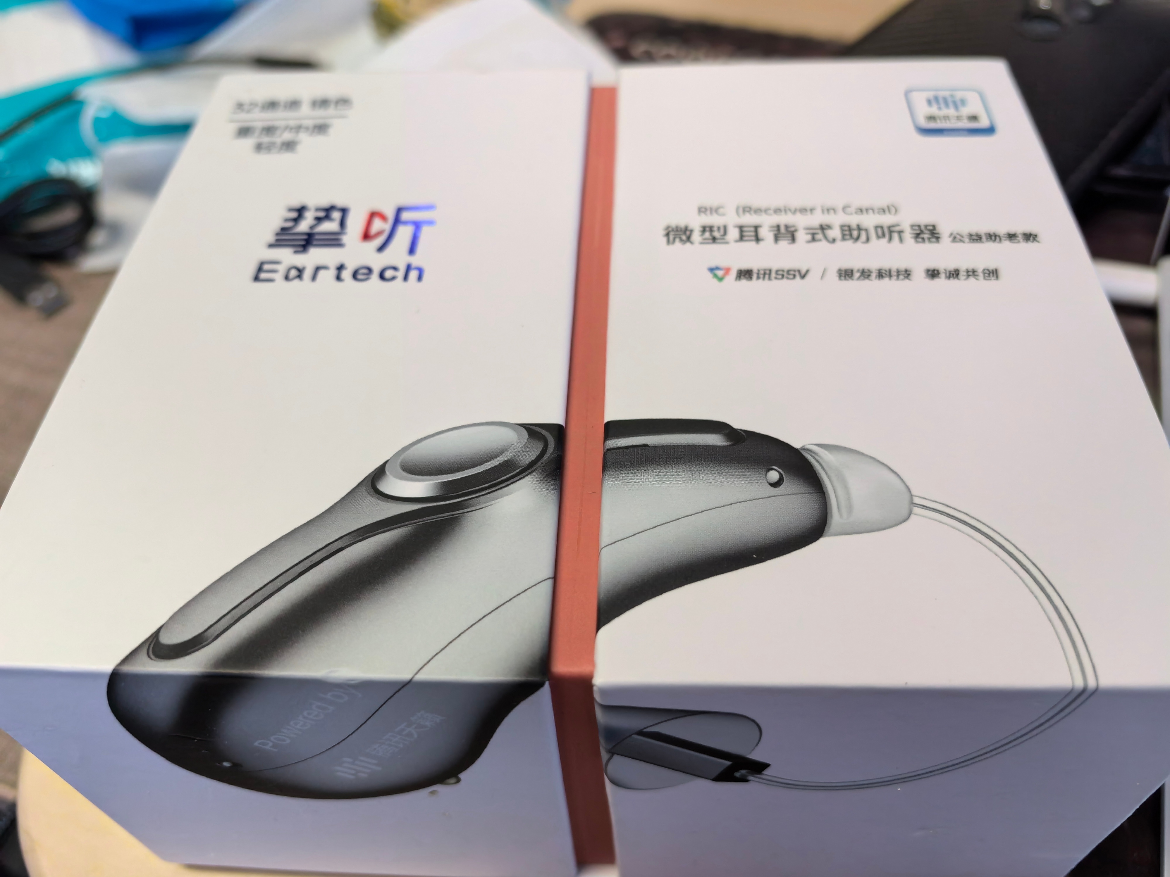 下午去看何祚庥老师，准备给他带个助听器，请他比较中国几千元的助听器和外国数万元助