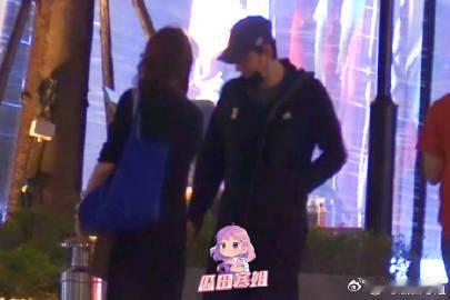 曝郑云龙乱丢烟头 难评 