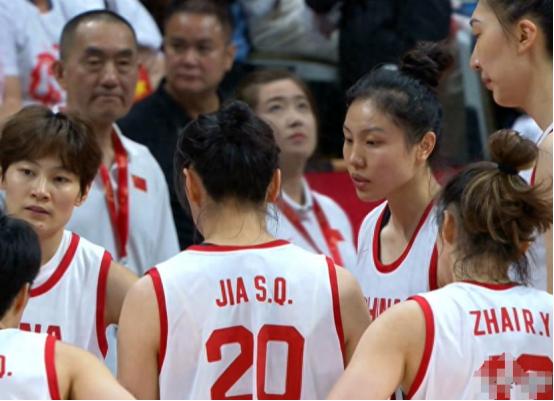 中国女篮13分不敌澳洲，网友给球员评分：2人优秀，3人及格，7人低迷

 
中国