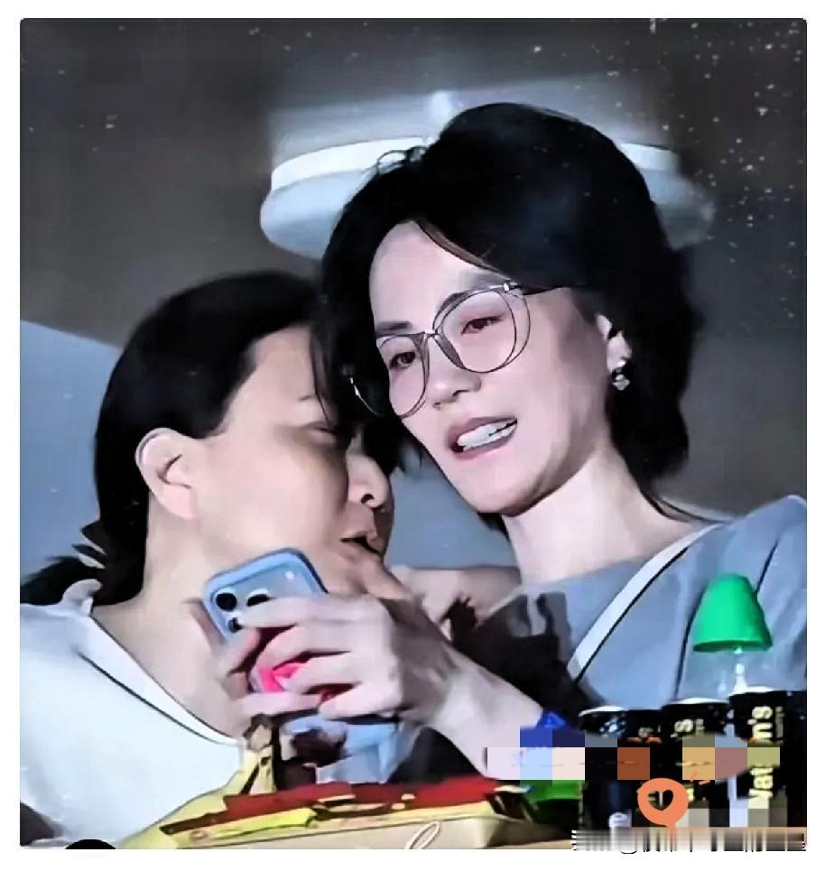 全网认错！王菲现身那英演唱会，身旁“朴素女子”真实身份太不简单
 
王菲难得跑来