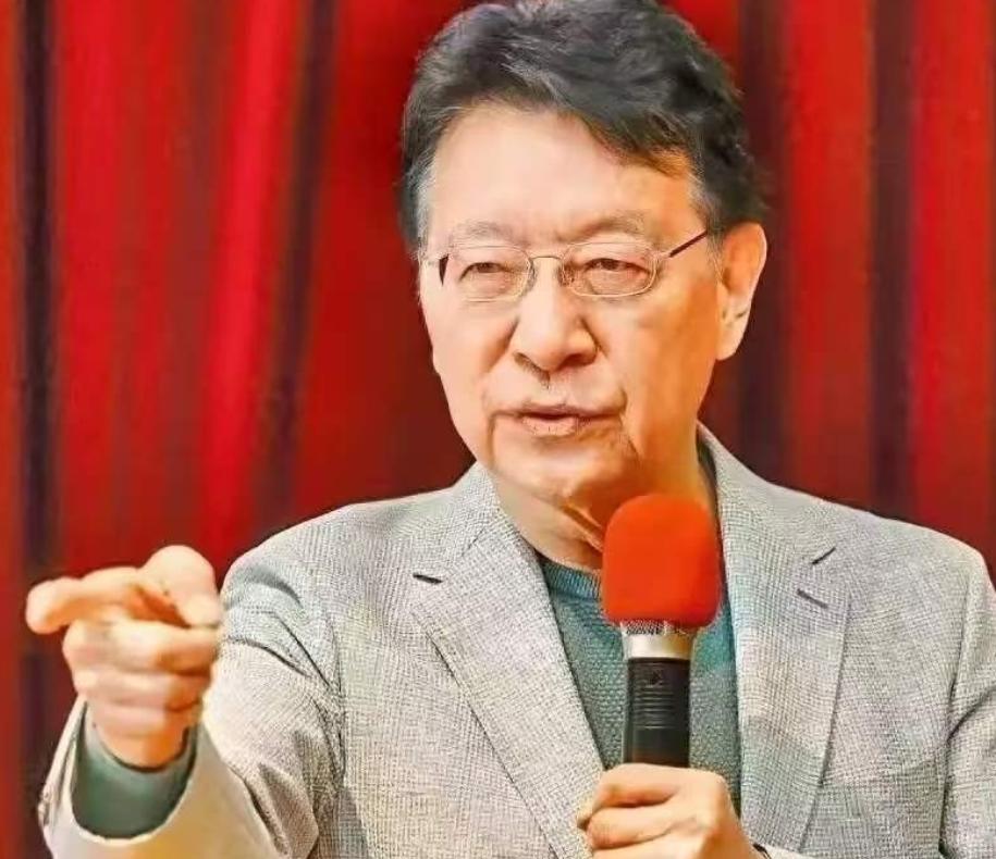 真是笑到肚子痛！得知国民党主席郑丽文即将受邀访问大陆的消息后，台湾那位所谓媒体人