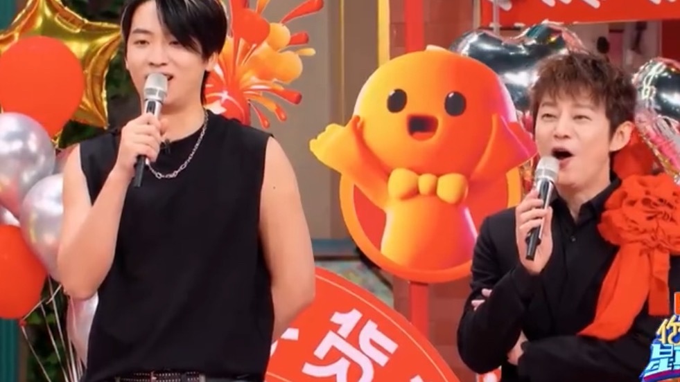 丁程鑫既过了嘴瘾又过了手瘾对对对就这么让丁程鑫一直耍帅，还cue自己大明星丁程鑫