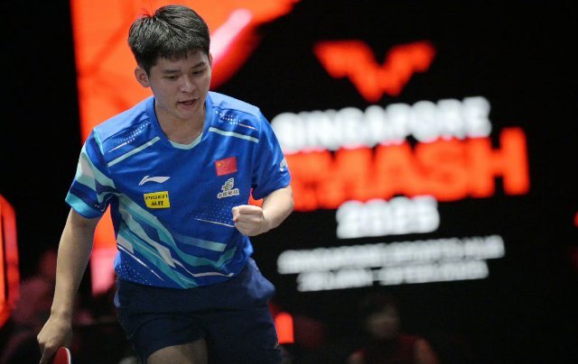 WTT新加坡大满贯男单1/32决赛，林诗栋3比0黄镇廷斩获蛇年开门红（11-4、