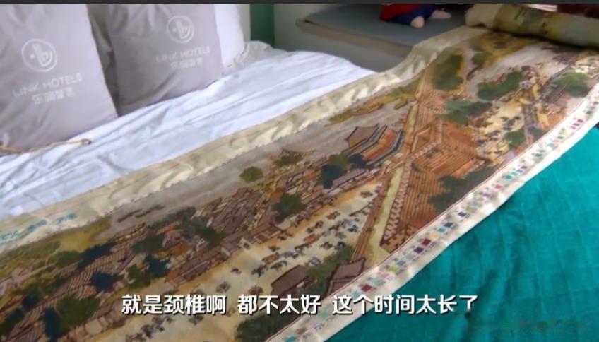 【11岁男孩，卖画救父】

11岁男孩小宇，要把母亲遗留下来的十字绣《清明上河图