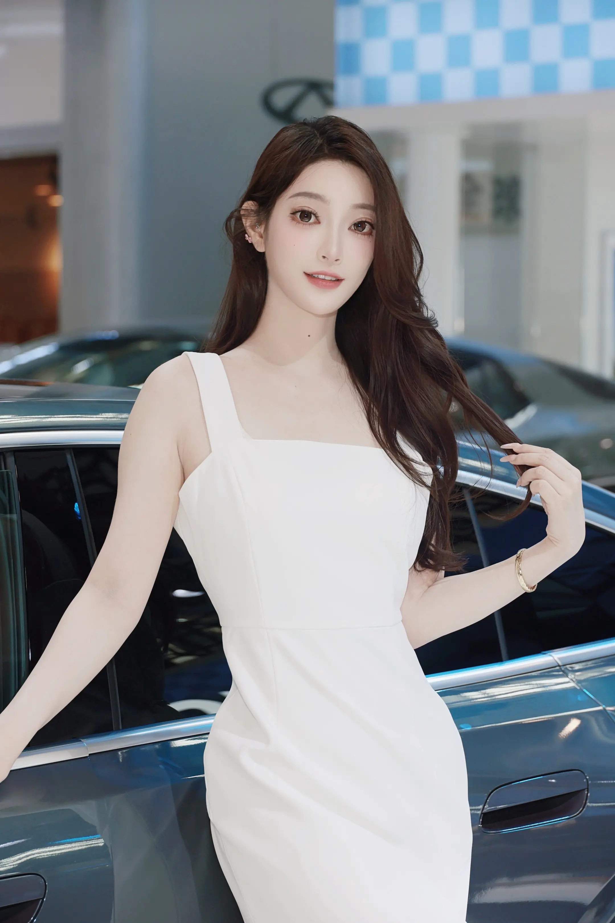 御姐穿搭 车展现场 美女车模 挡不住的颜值 车模星甄选