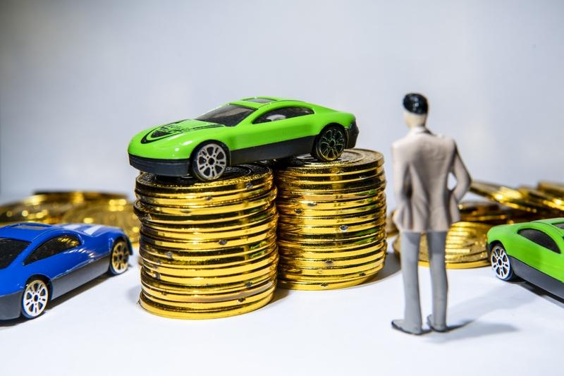 2025年年底到底要不要买车，刚需又该何时出手？这问题真让人纠结。

先说大环境