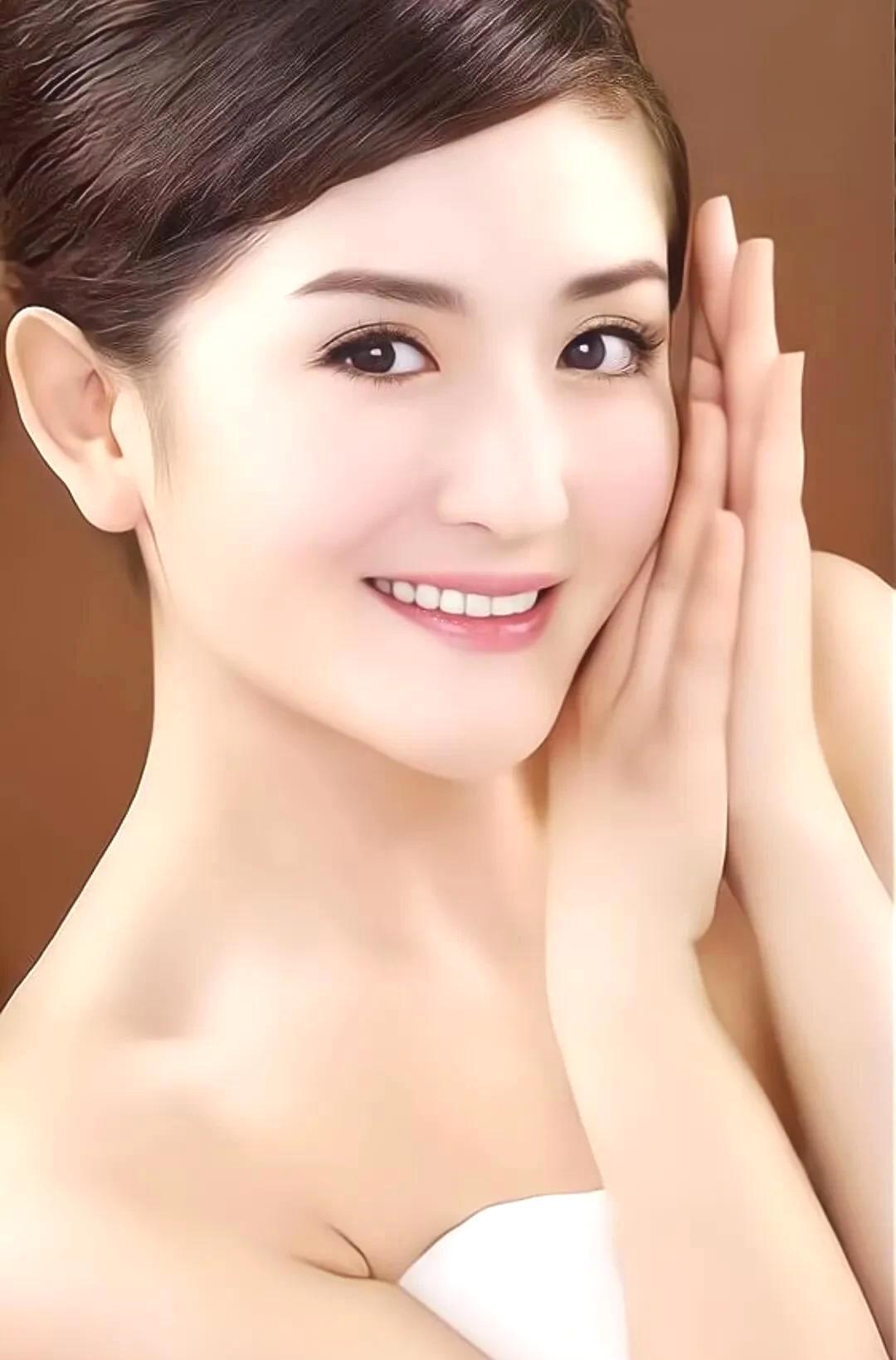谢娜一家苦中作乐的天赋电视机前贴彩膜，变的是颜色，不变的是父母倾尽所能的守护。谢