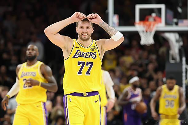 雷迪克赛后：“我觉得东契奇打得太棒了……做出了正确的选择，我喜欢他今晚的处理方式