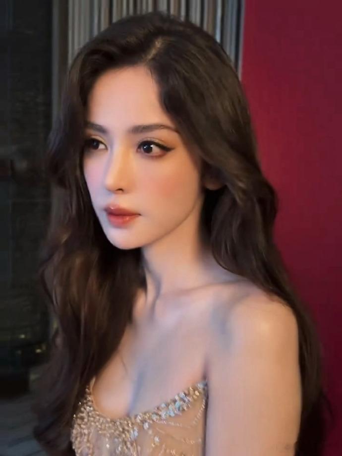 娜扎这才叫顶级美女 永远可以相信娜扎的颜值！脸在江山在，出道这么久一直低调努力，