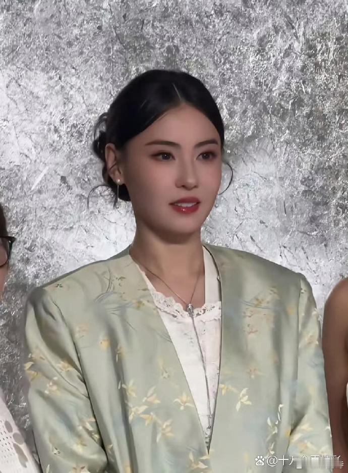 这居然是快50岁的张柏芝，果然医美在美貌面前不值一提啊 ​​​