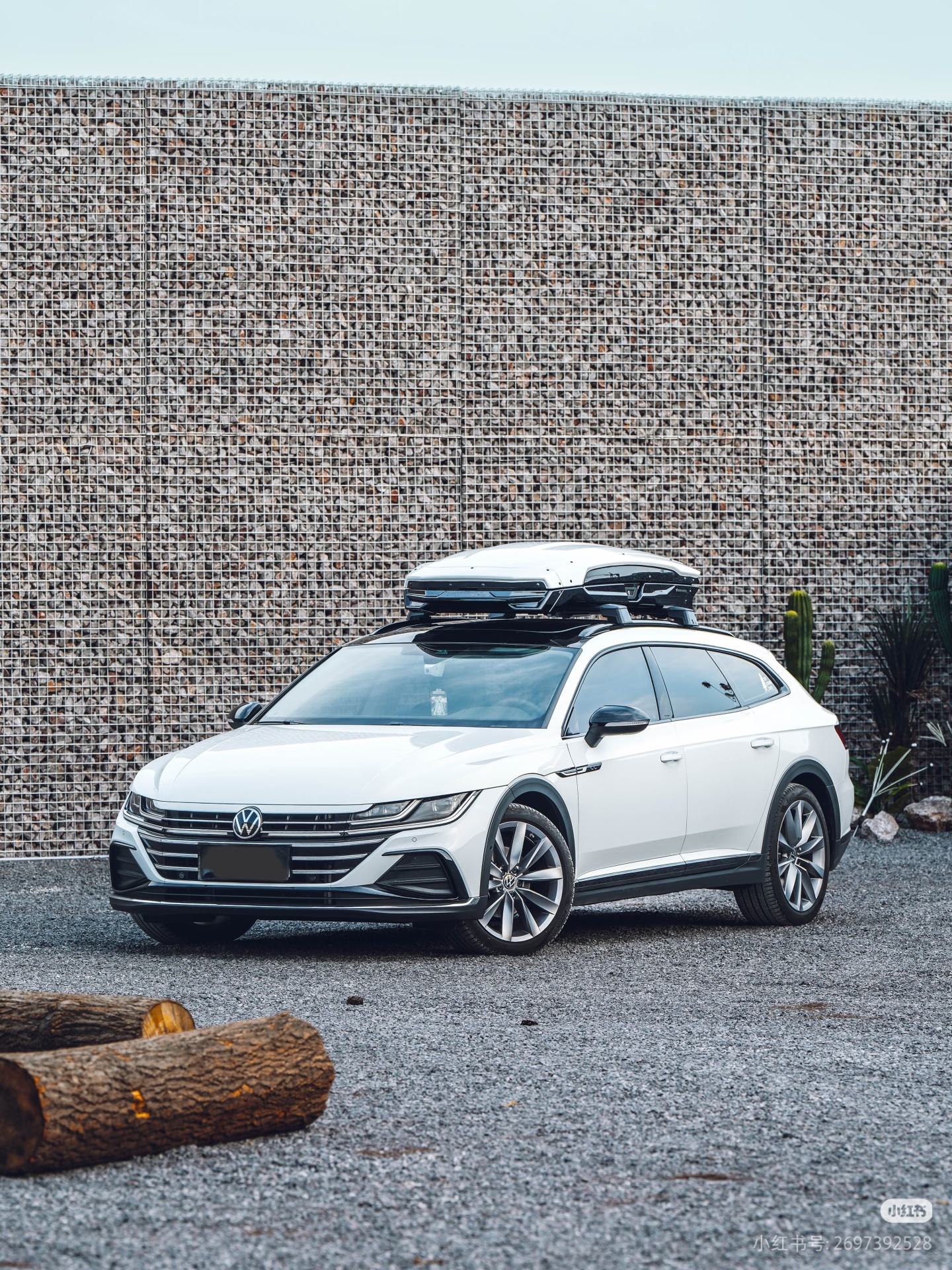 给大家推荐20W价位的纯燃油汽车，新车的话可以选择CC猎装，集无框车门、大空间实