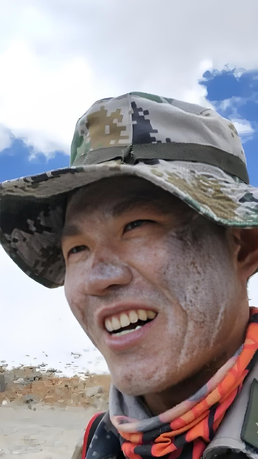 这是一张写满荣光的脸，诠释着忠诚与担当 