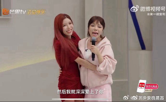 维妮娜英文对话能力庄法主动上前搭话，让妮娜倍感温暖，两人互相欣赏、彼此选中啦~乘