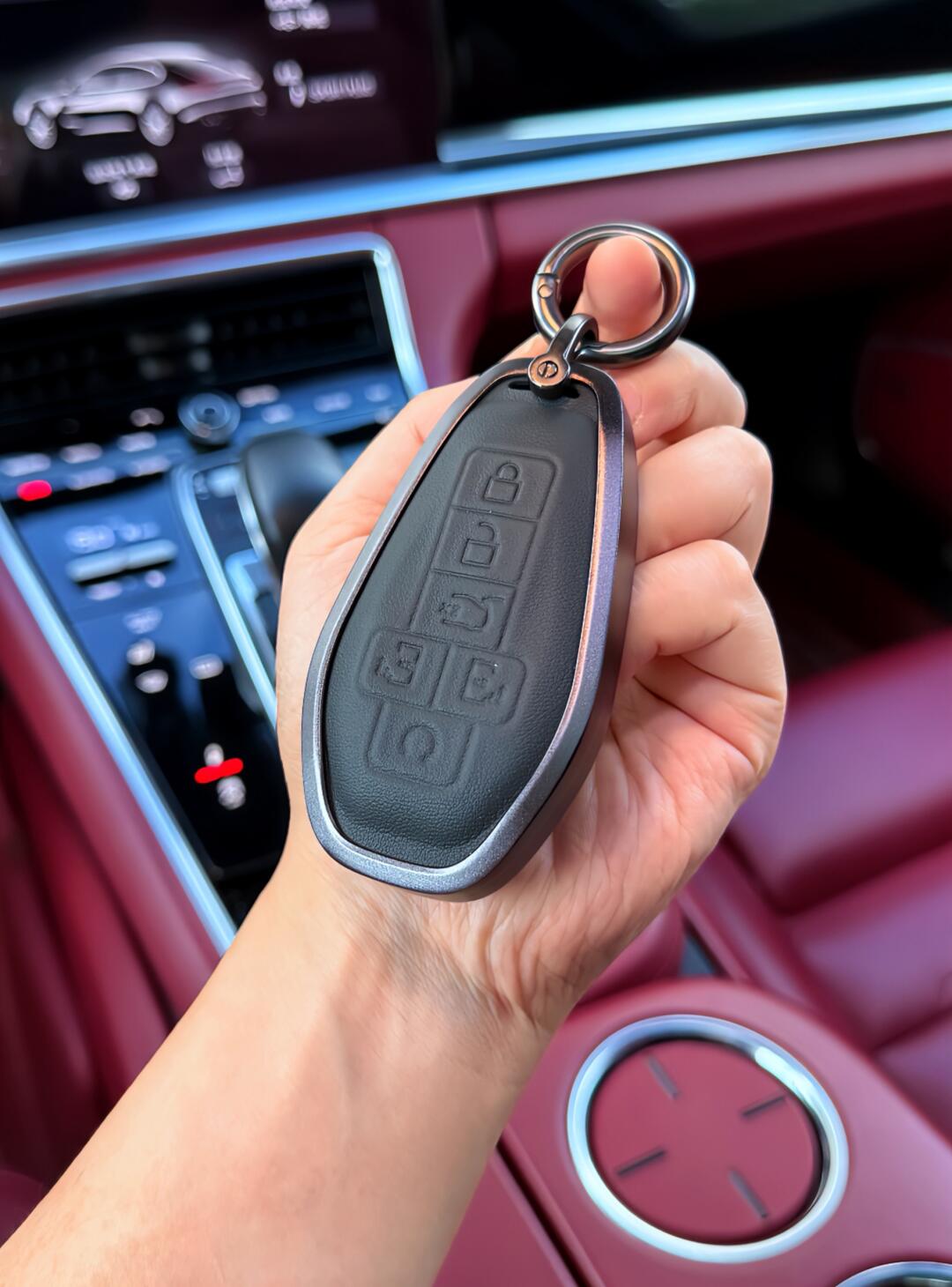 买了新车，拿上钥匙，准备上路！腾势