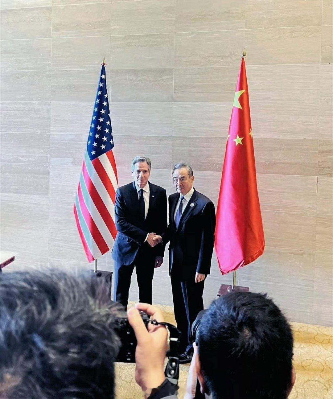 东盟外长会议期间，王外长应约同布林肯会见。 ​​​