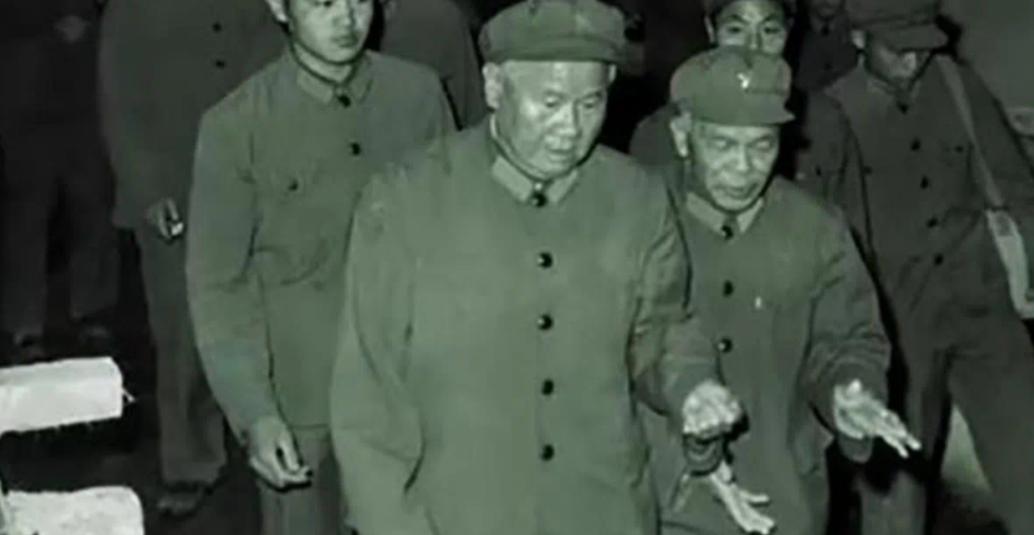 [微风]1984年，陈再道正在家中享受宁静时，突然传来敲门声。几名穿着制服的人闯