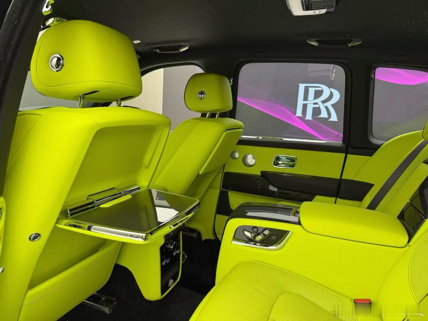 劳斯莱斯库里南-四座Black Badge版，25年上牌，5000公里 