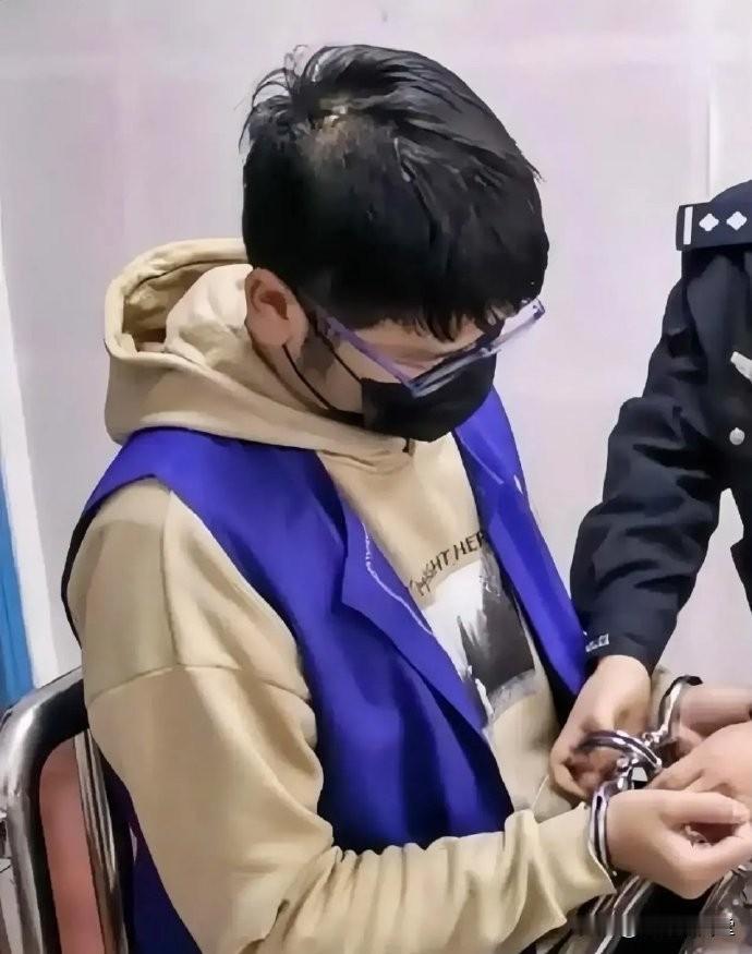乘车途中惨遭司机猥亵，涉事司机拘留五日，平台永久封禁账号
 
5月2日乘车赶路，