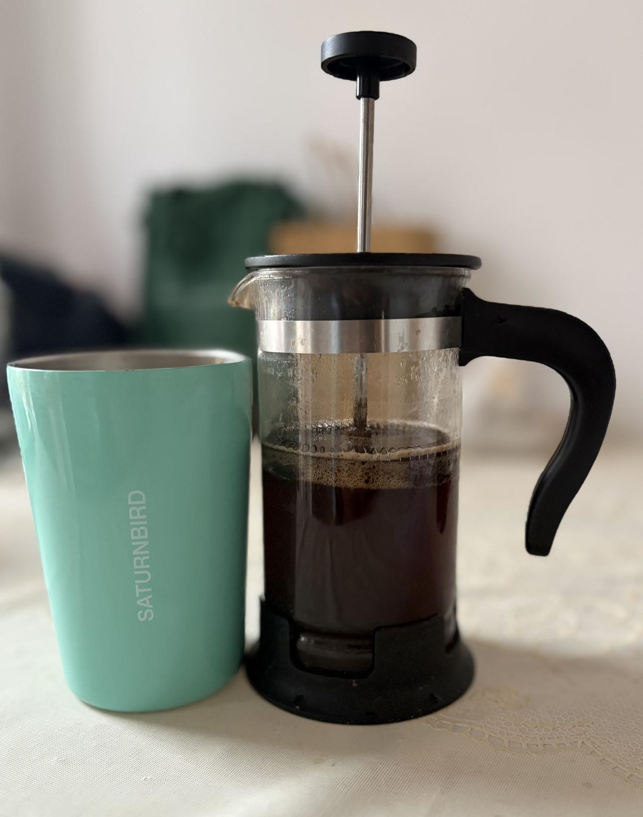 我是我家每天第一个起床的人，早起后冲一杯咖啡，这个习惯让我的身材，这两年始终控制